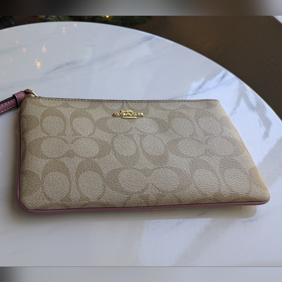 COACH LARGE CORNER ZIPPY WRISTLET . - Picture 3 of 9